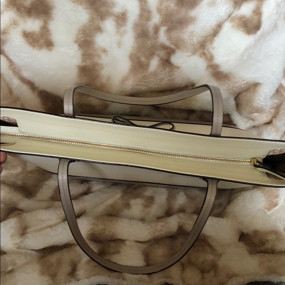 *Sold* Kate Spade Shoulder Bag - Picture 3 of 5